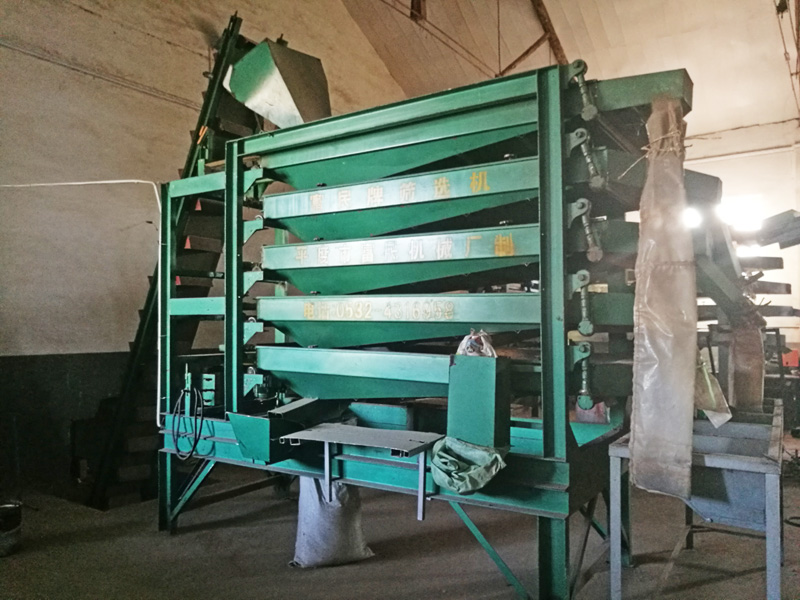 Screening machine